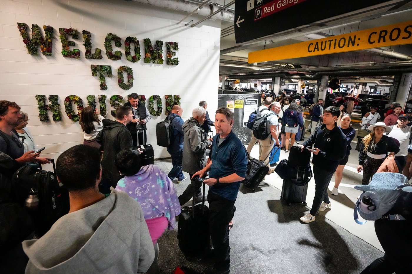 Travelers encounter long waits at some airports as DHS shutdown affects security checkpoints | iNFOnews.ca