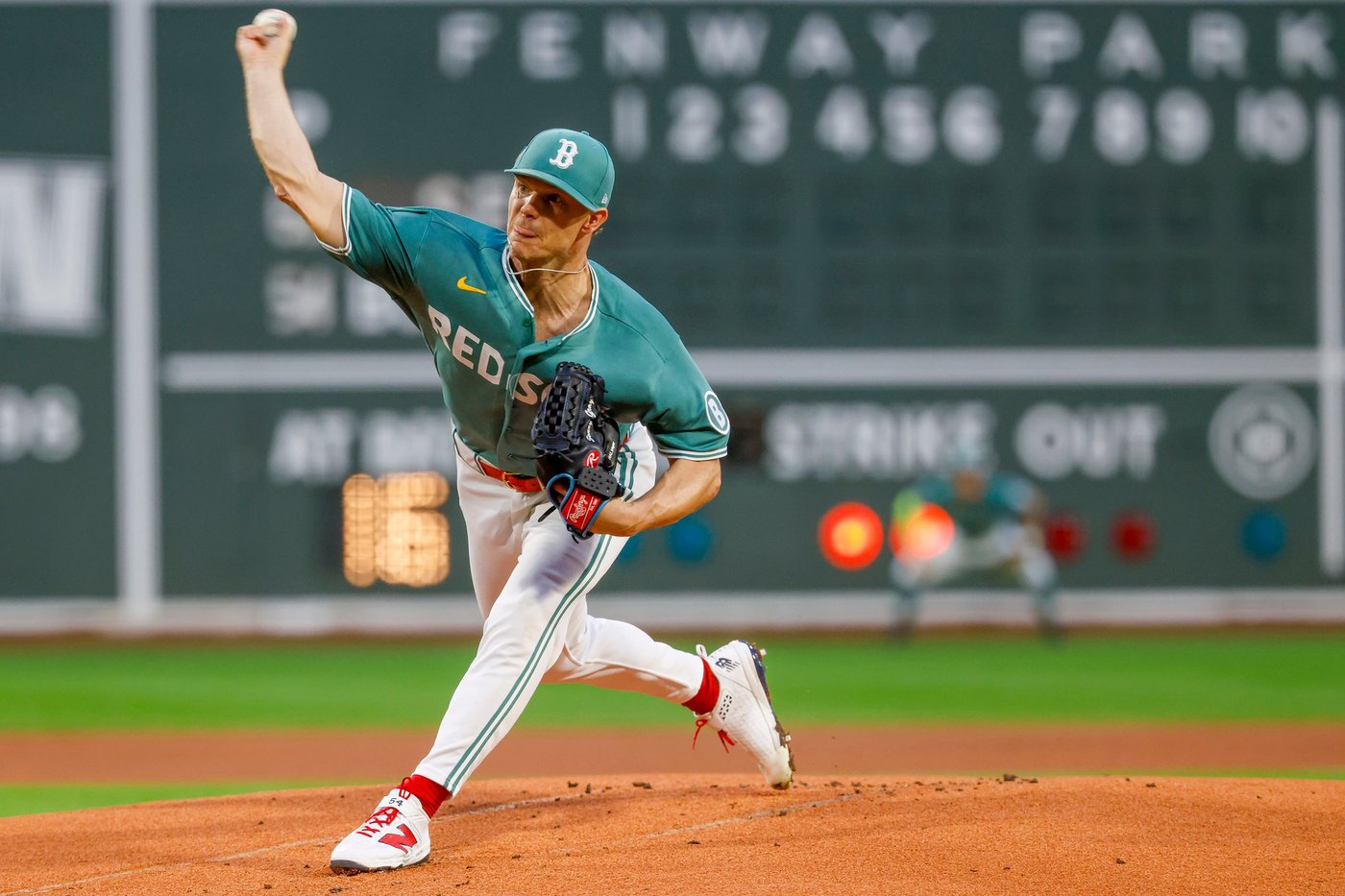 Willson Contreras hits 3-run homer, Red Sox outlast Giants 6-4 in Rafael Devers' return to Fenway | iNFOnews.ca