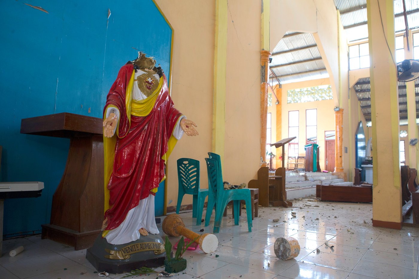 Thousands in Indonesia await aid after quake kills 68, overshadowing Independence Day | iNhome Thousands in Indonesia await aid after quake kills 68, overshadowing Independence Day | iNhome