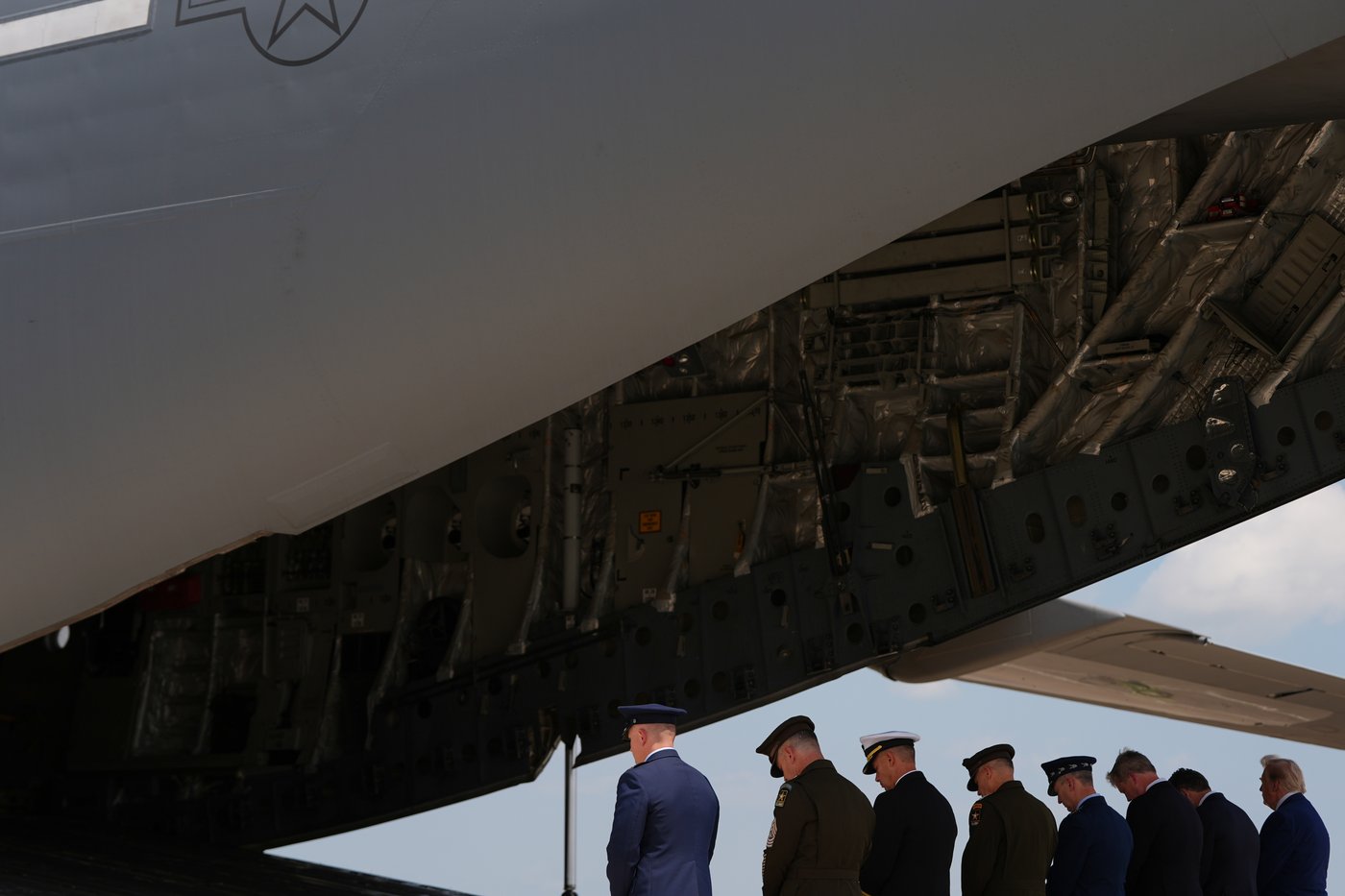 Trump attends transfer of fallen U.S. service members, in photos | iNFOnews.ca