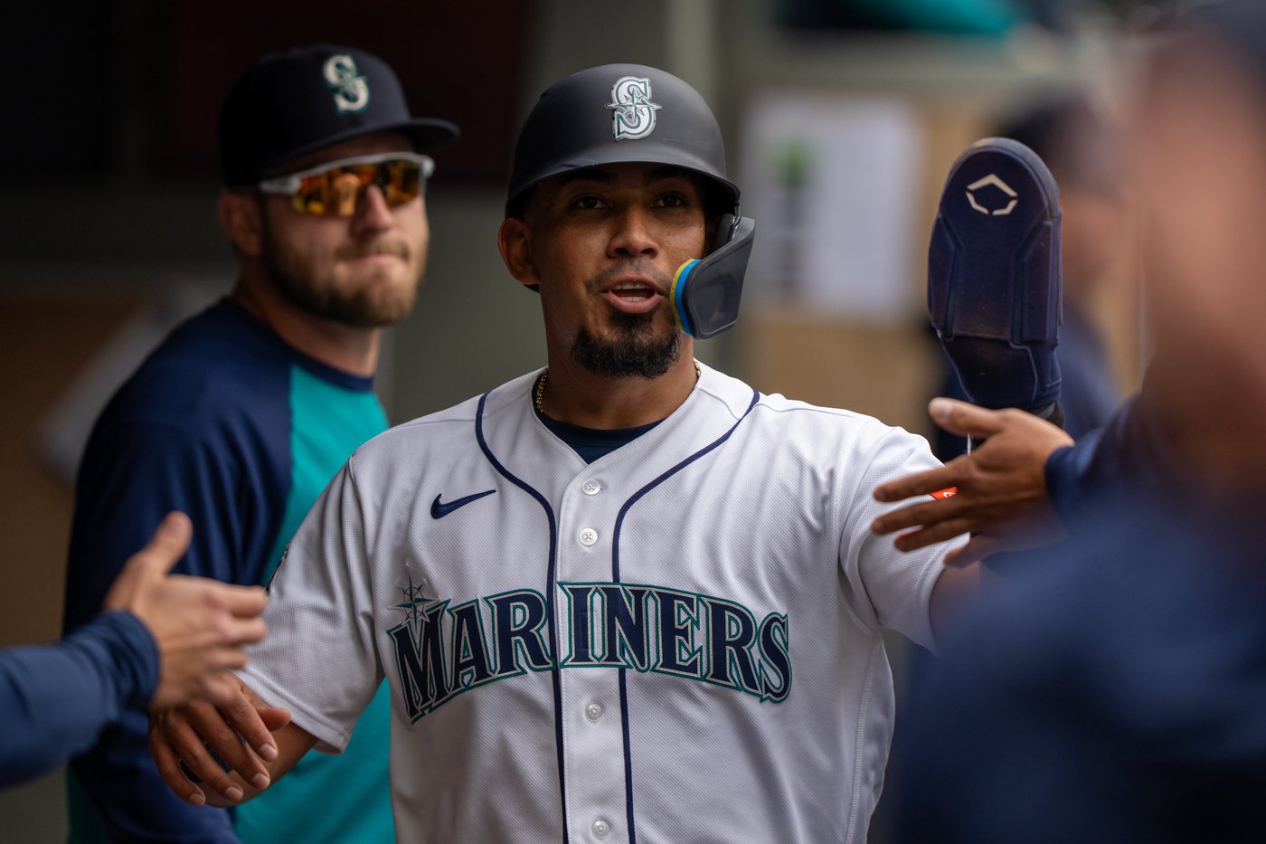 Woo strikes out 9 in 6 scoreless innings as Mariners beat Braves 3-1 | iNFOnews.ca