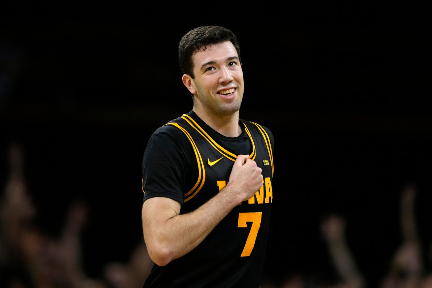 Iowa fans storm court after Bennett Stirtz scores 25 points in 57-52 victory over No. 9 Nebraska | iNFOnews.ca Iowa fans storm court after Bennett Stirtz scores 25 points in 57-52 victory over No. 9 Nebraska | iNFOnews.ca