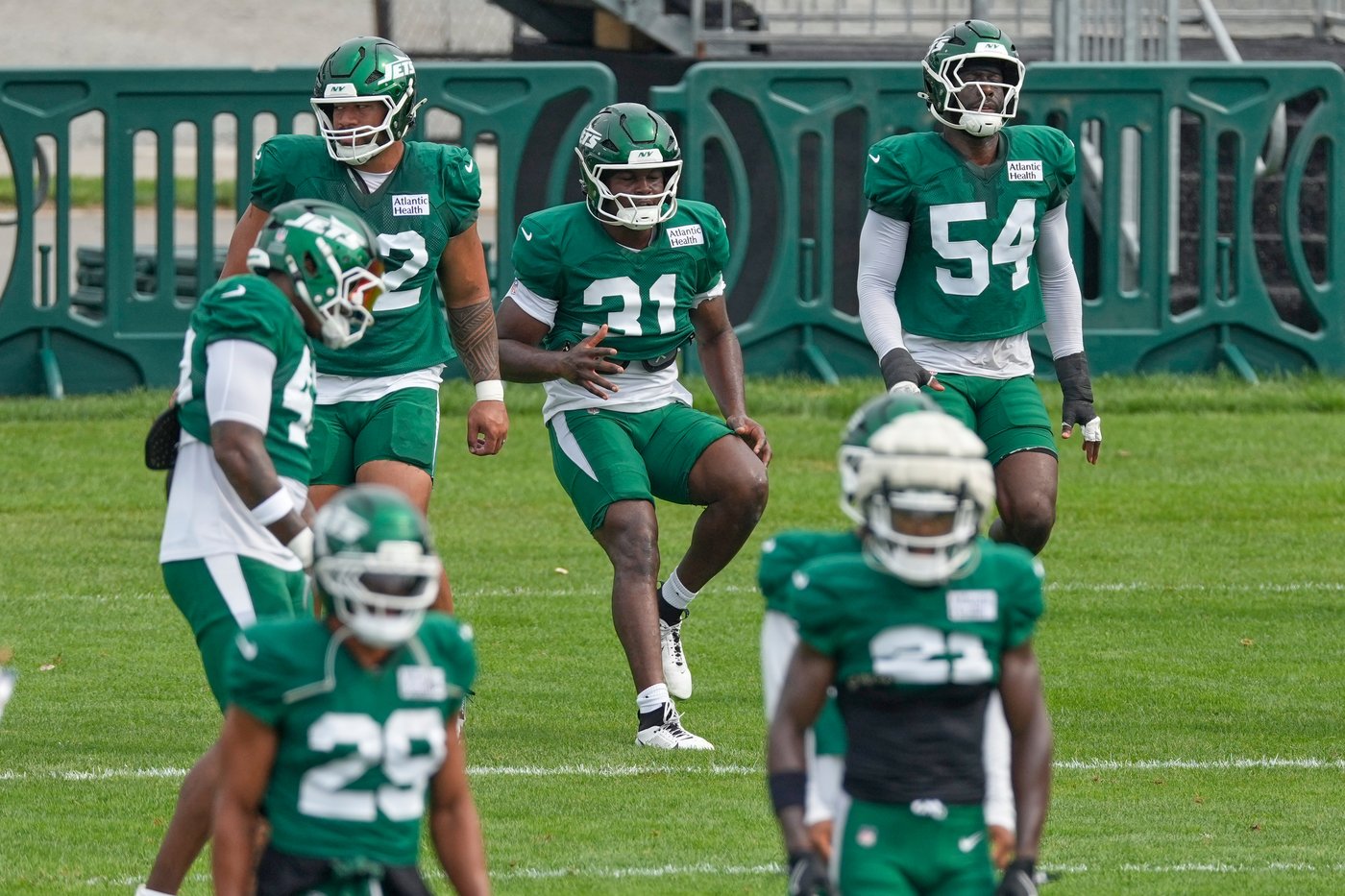 Buccaneers-Jets joint practice turns chippy, with a few fights and a helmet thrown | iNFOnews.ca