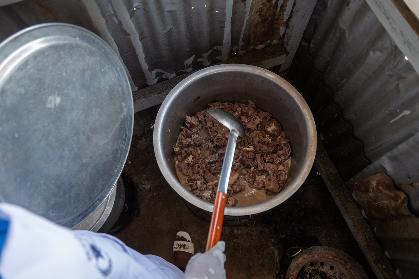 As Congo grapples with Ebola, volunteers cook meals to support patients | iNFOnews.ca
