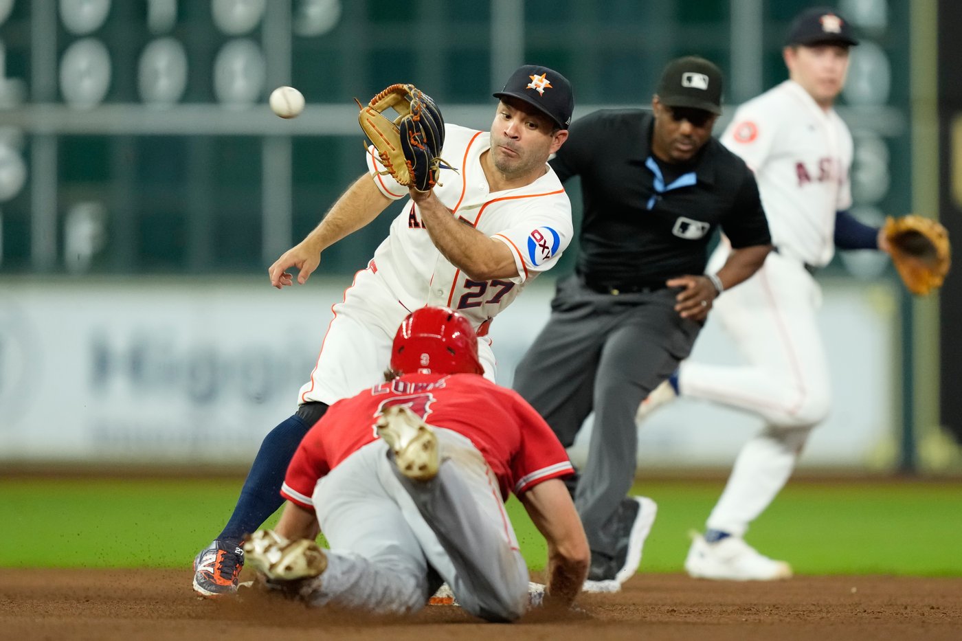 Pecko fans 4 in MLB debut, Vázquez hits 7th homer as the Astros beat the Angels 3-2 | iNFOnews.ca Pecko fans 4 in MLB debut, Vázquez hits 7th homer as the Astros beat the Angels 3-2 | iNFOnews.ca