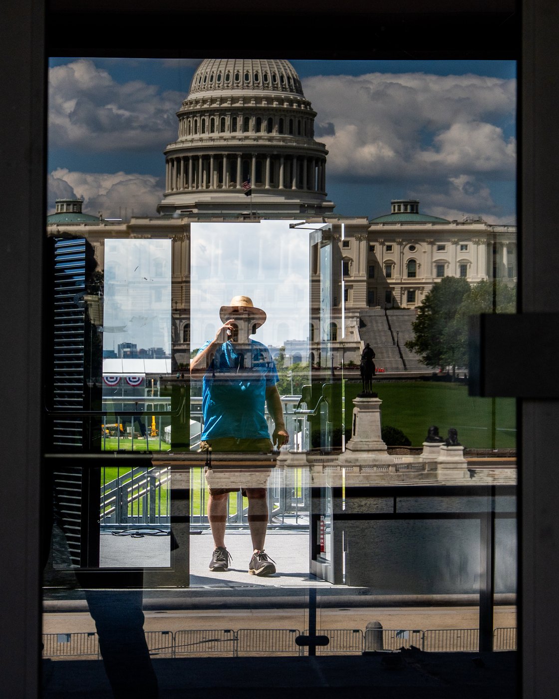See the world in vertical: Top photos by AP photojournalists | iNFOnews.ca