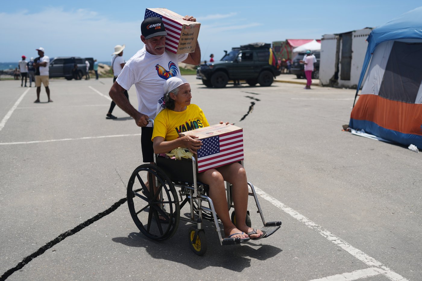 On La Guaira’s beaches, Venezuela quake survivors improvise showers and toilets amid water shortages | iNhome