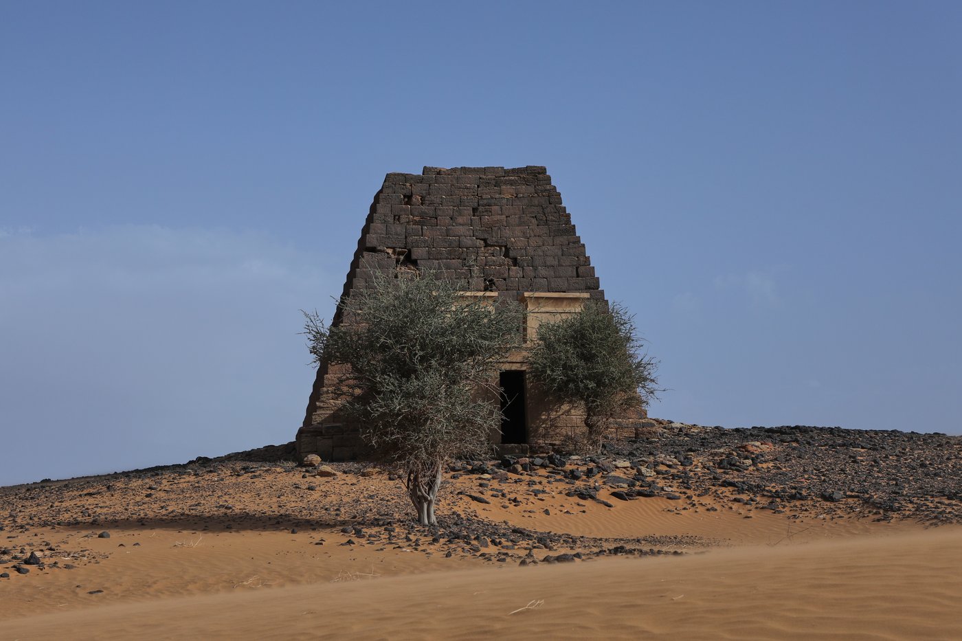 War and accumulating sand threaten Sudan’s Meroe pyramids, in photos | iNFOnews.ca