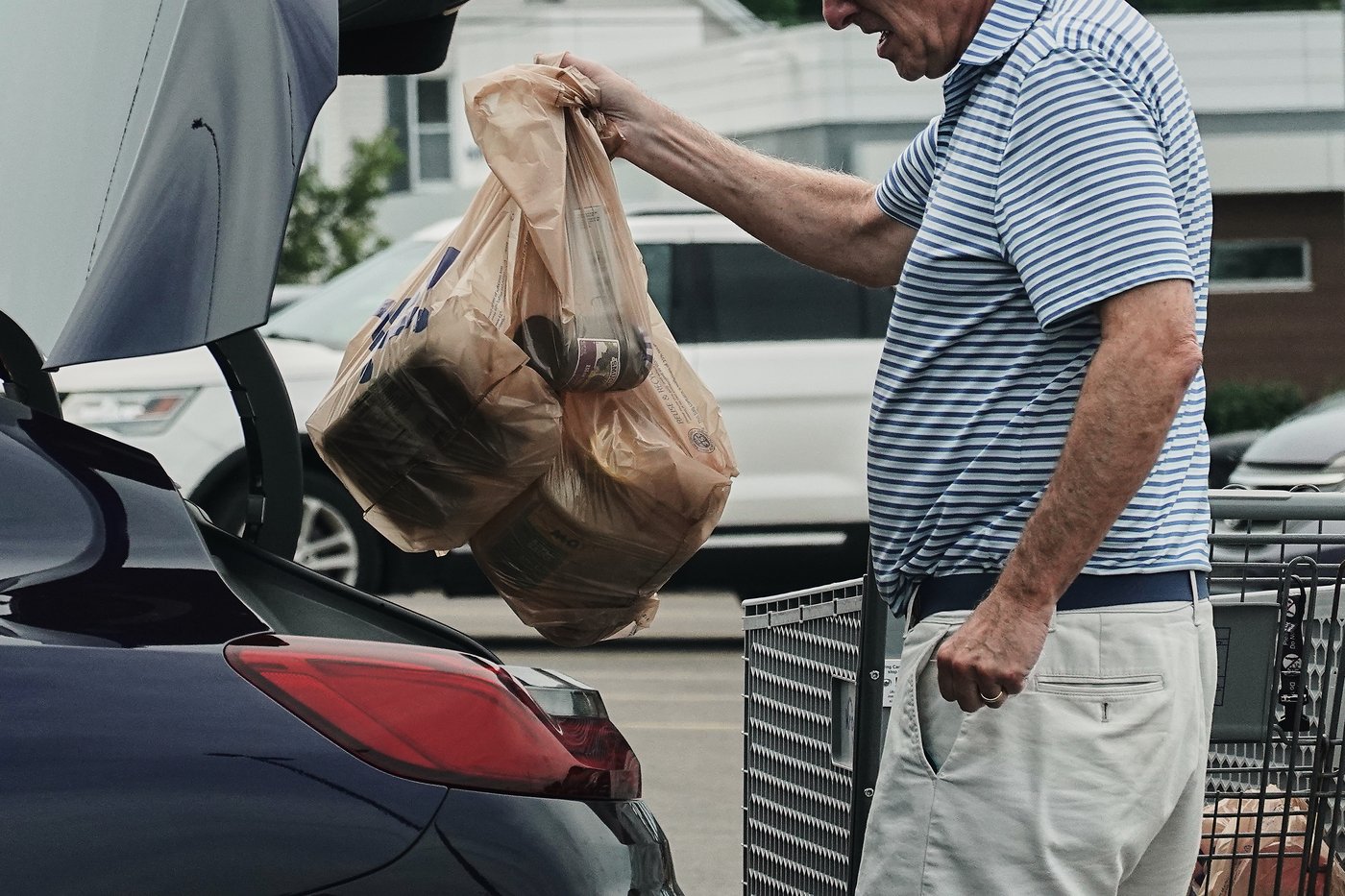 Plastic bags don't go in the recycling bin. What should you do instead? | iNFOnews.ca