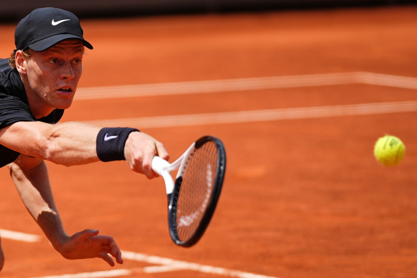 Jannik Sinner breaks Masters record to reach Italian Open semifinals. Coco Gauff back in final | iNFOnews.ca