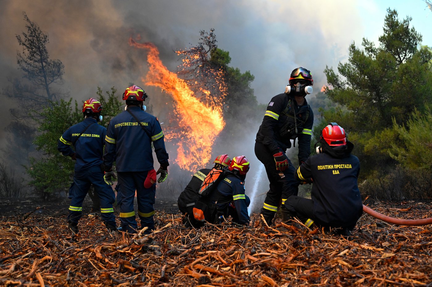 Fotos mostram destruição causada por incêndios florestais na Grécia enquanto incêndios se espalham pela Europa e partes dos EUA | iNwheels