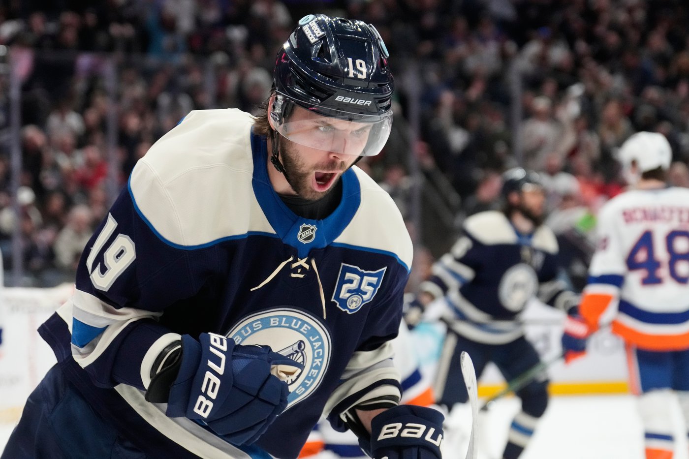 Holmstrom's OT goal gives Islanders 4-3 win over Blue Jackets and extends winning streak to 4 | iNFOnews.ca