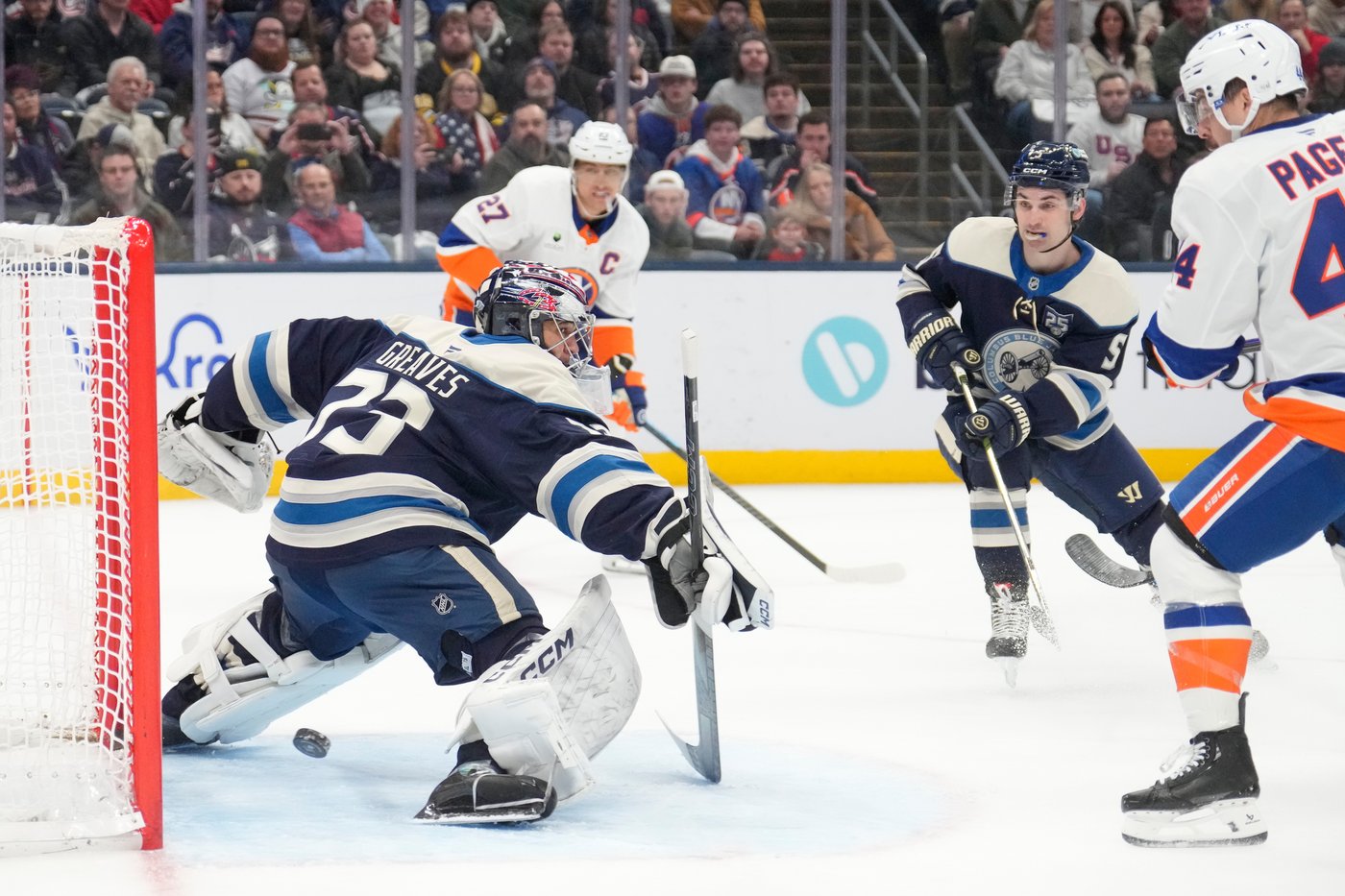 Holmstrom's OT goal gives Islanders 4-3 win over Blue Jackets and extends winning streak to 4 | iNFOnews.ca