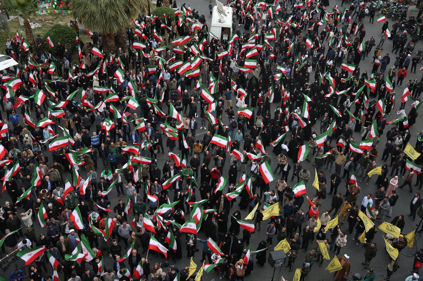 Photos from inside Iran as strikes boom across the capital, Tehran, for a third day | iNFOnews.ca