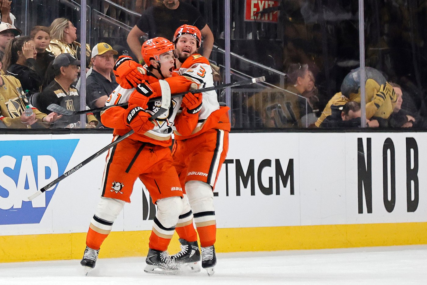 Dorofeyev scores in OT to give Golden Knights 3-2 win over Ducks and 3-2 series lead | iNFOnews.ca