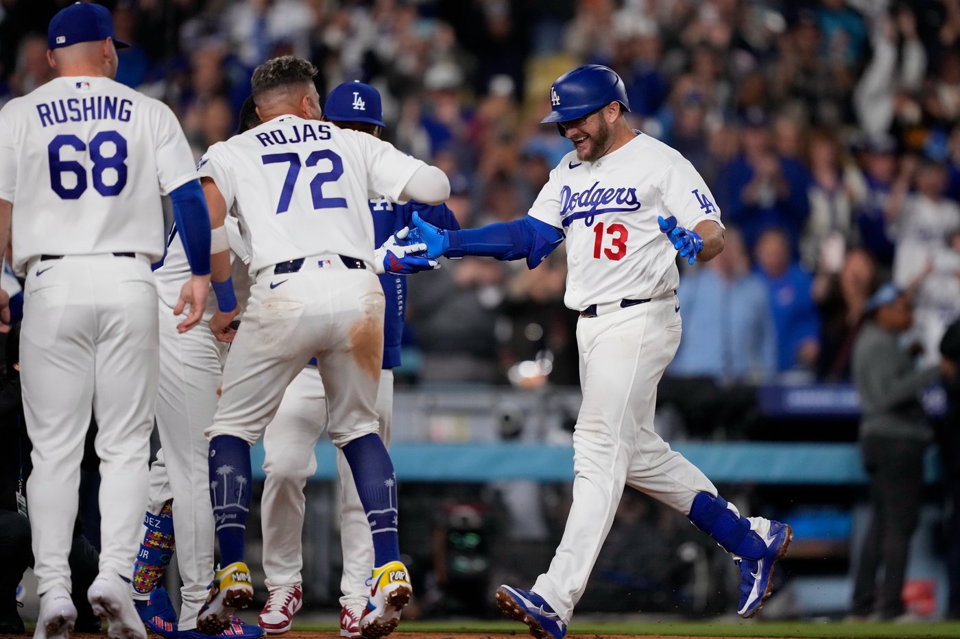 Max Muncy told Dave Roberts he was close. Then came 3 homers and a walk-off | iNFOnews.ca