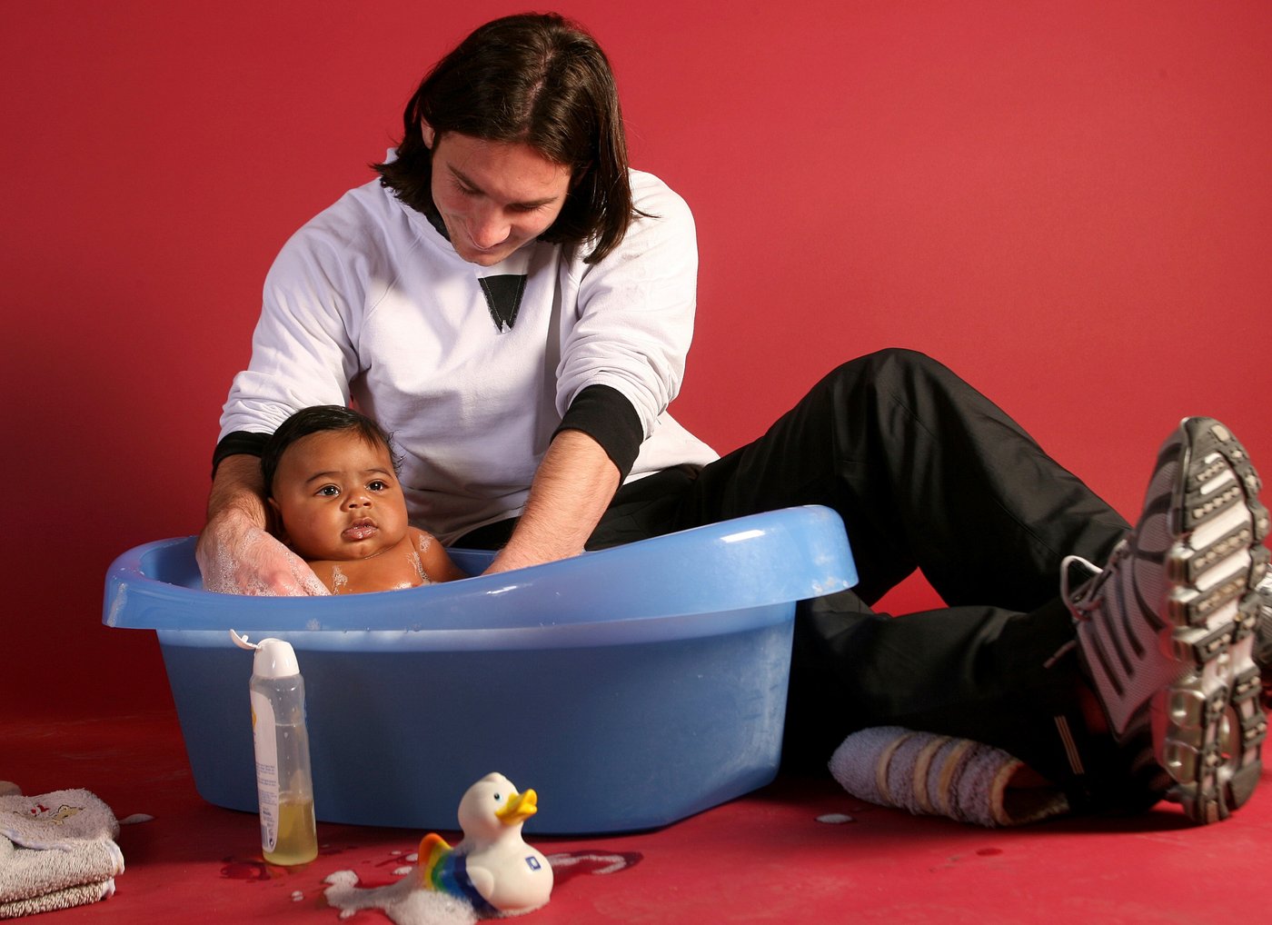 Lionel Messi once held baby Lamine Yamal in his arms. Now they will battle for the World Cup title | iNFOnews.ca