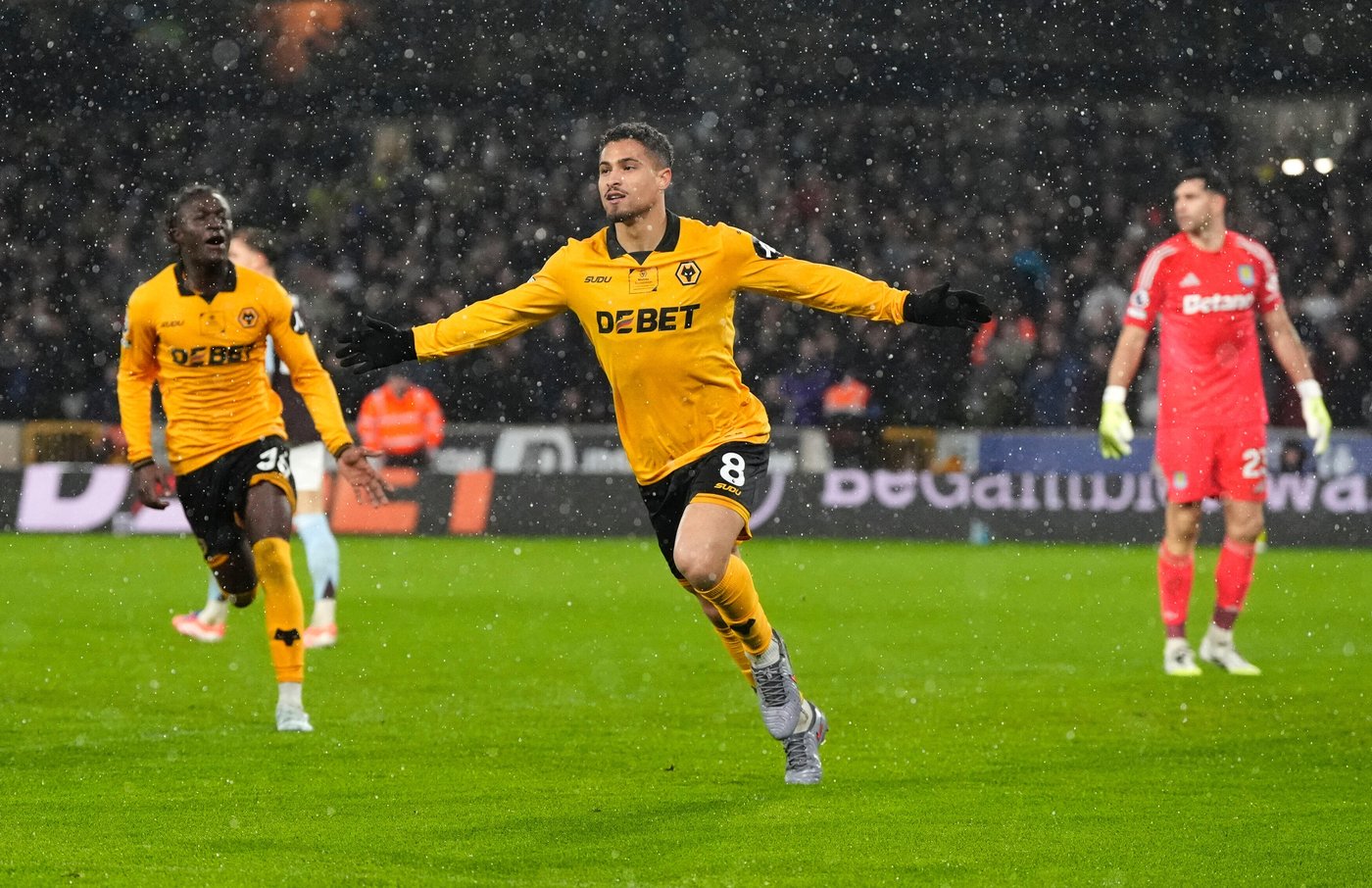 Bottom club Wolves shock high-flying Aston Villa at Molineux | iNFOnews.ca
