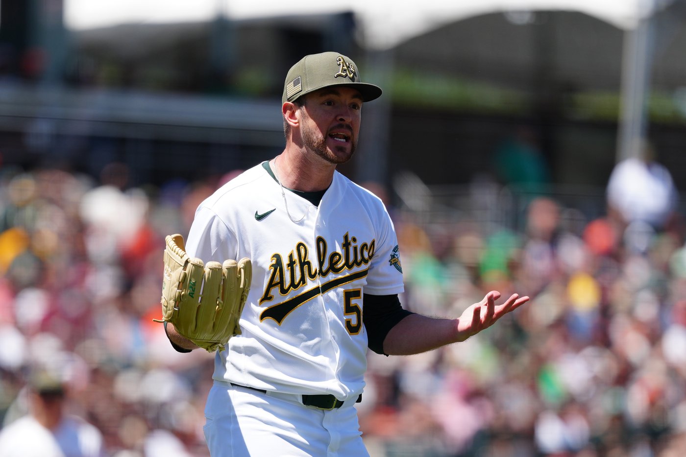 Bader's wind-aided grand slam helps Giants breeze to 10-1 victory over Athletics | iNFOnews.ca
