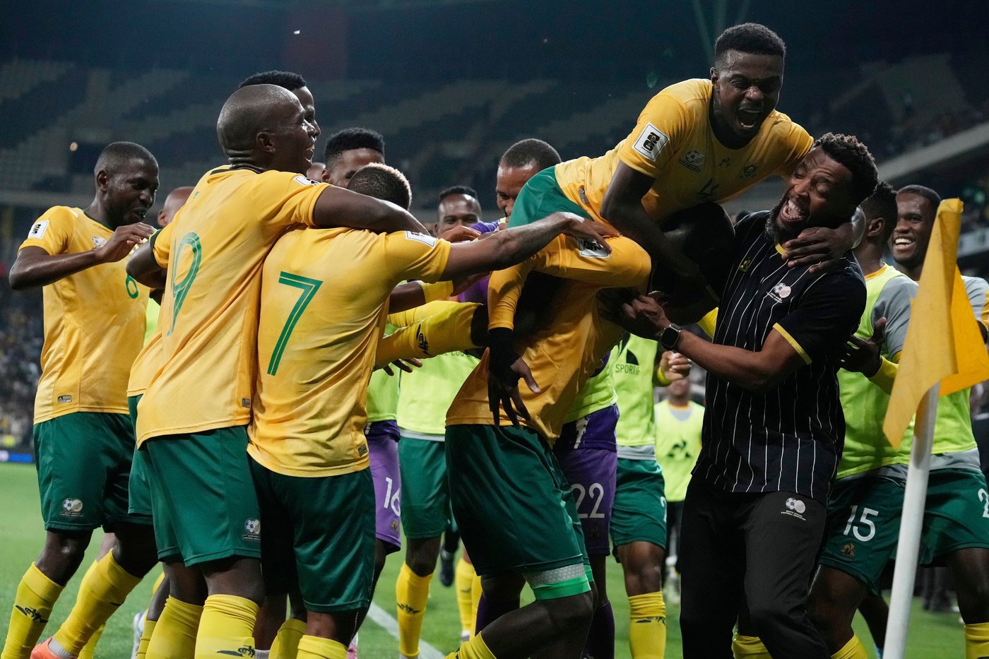 South Africa squad departs for World Cup without assistant coach after US visa delay | iNFOnews.ca