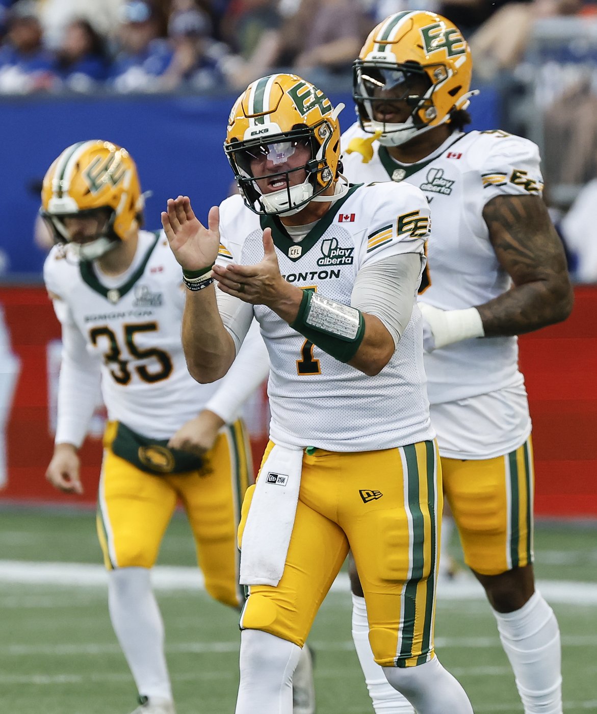 Unbeaten Elks score late touchdown in 23-18 victory over Blue Bombers | iNFOnews.ca