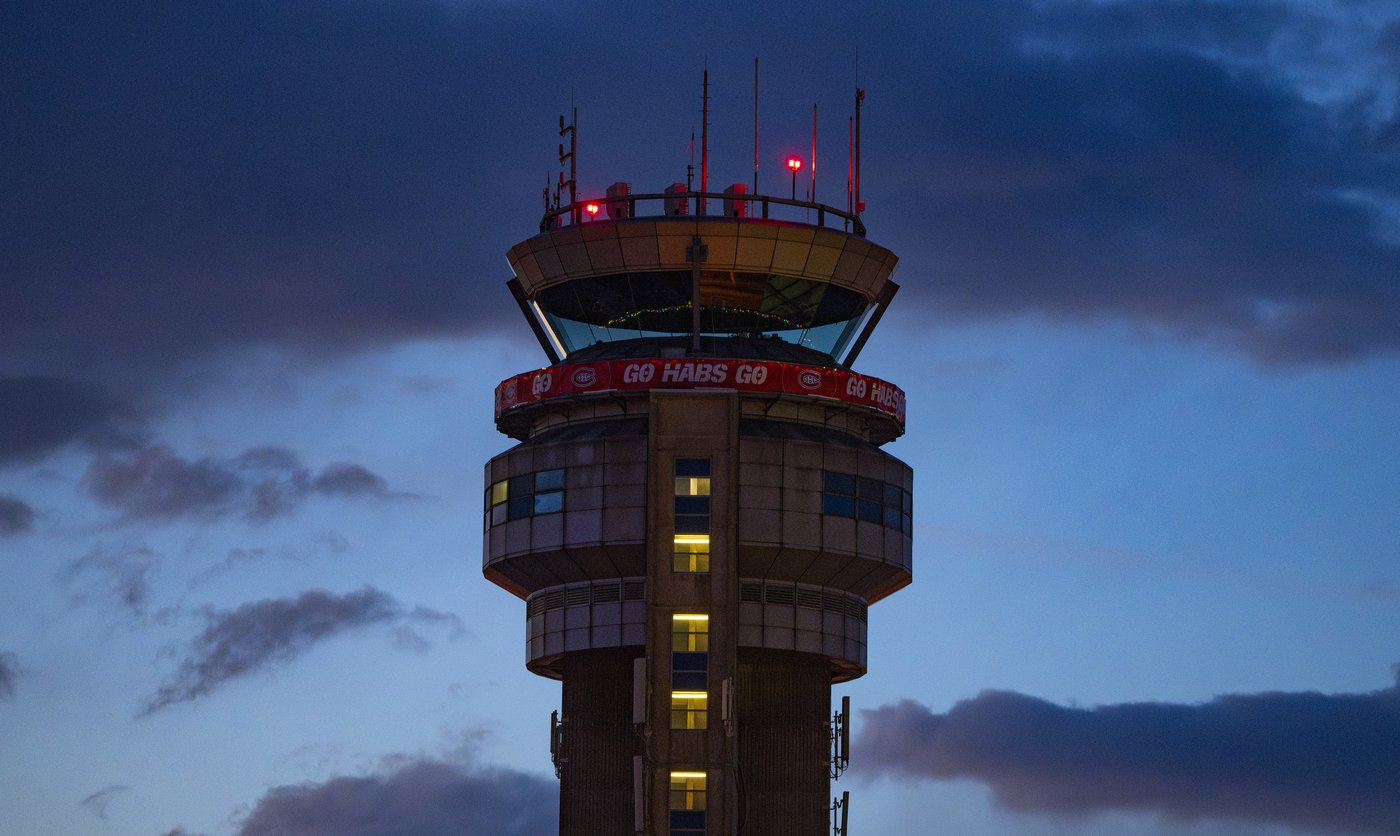Bleu, blanc, rouge dominates skyline as Habs fever grips Montreal | iNFOnews.ca
