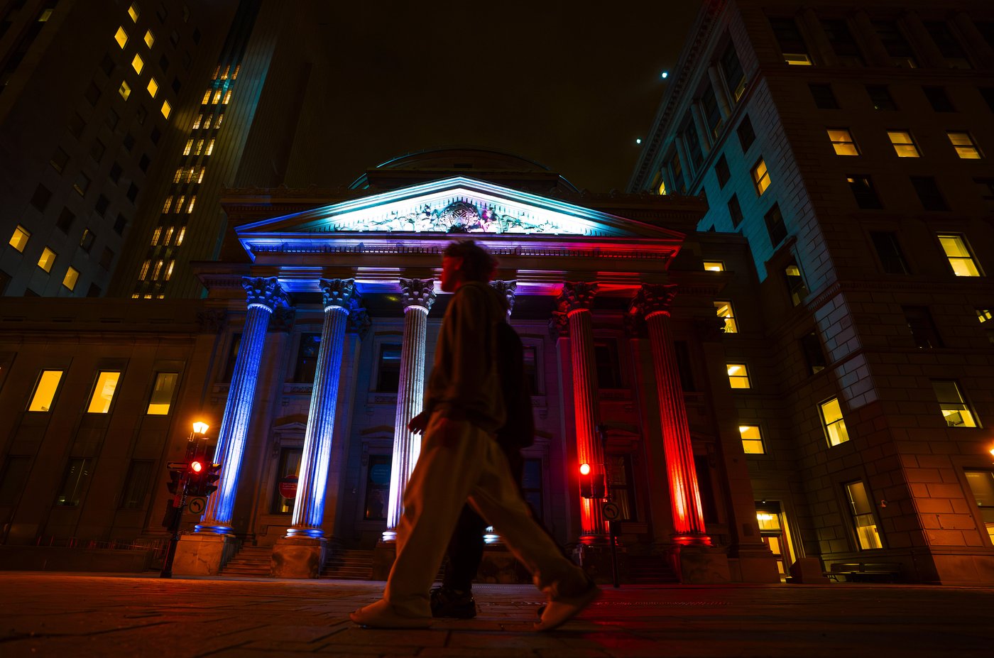 Bleu, blanc, rouge dominates skyline as Habs fever grips Montreal | iNFOnews.ca
