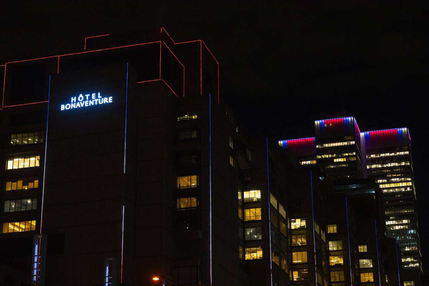 Bleu, blanc, rouge dominates skyline as Habs fever grips Montreal | iNFOnews.ca