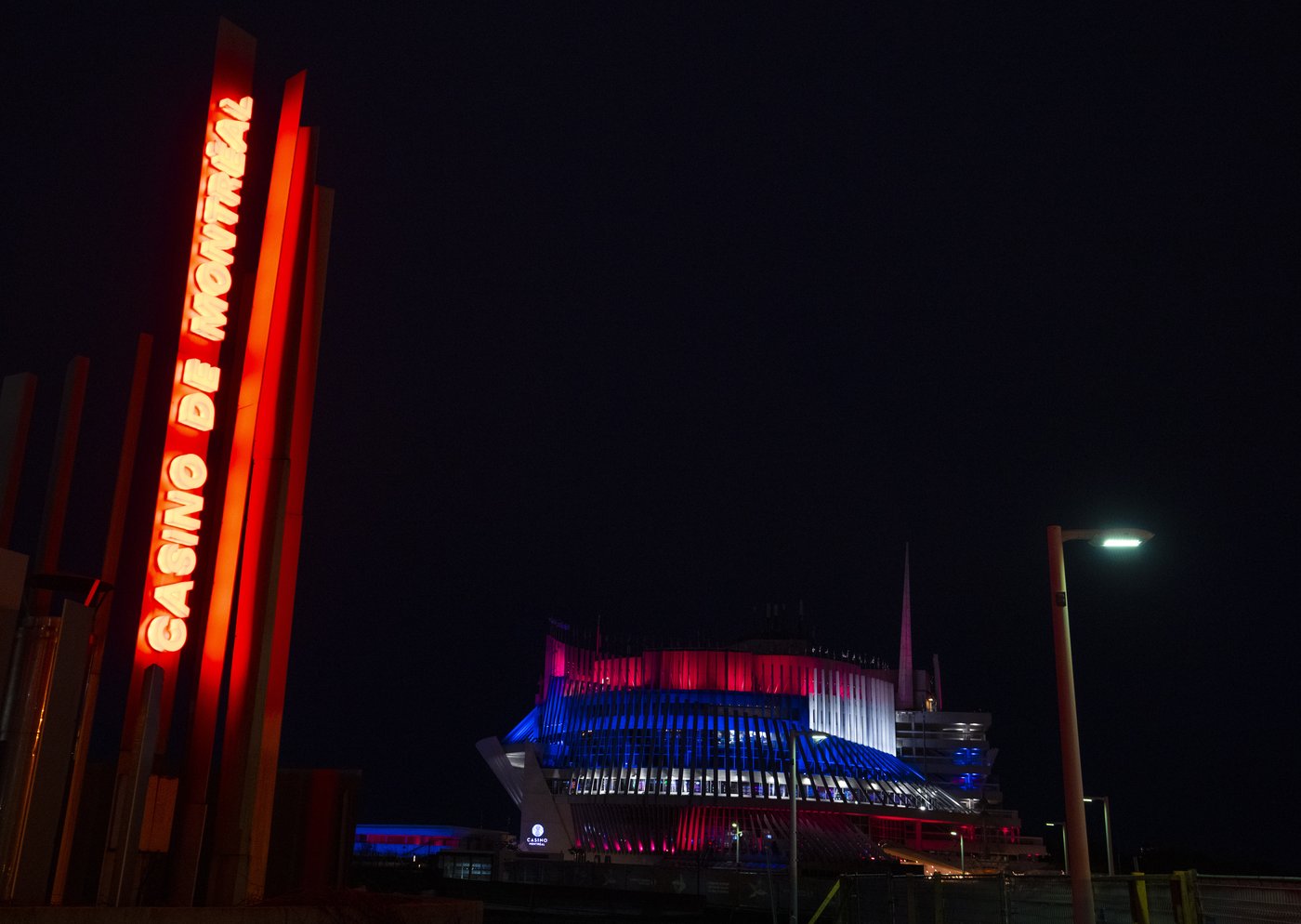 Bleu, blanc, rouge dominates skyline as Habs fever grips Montreal | iNFOnews.ca