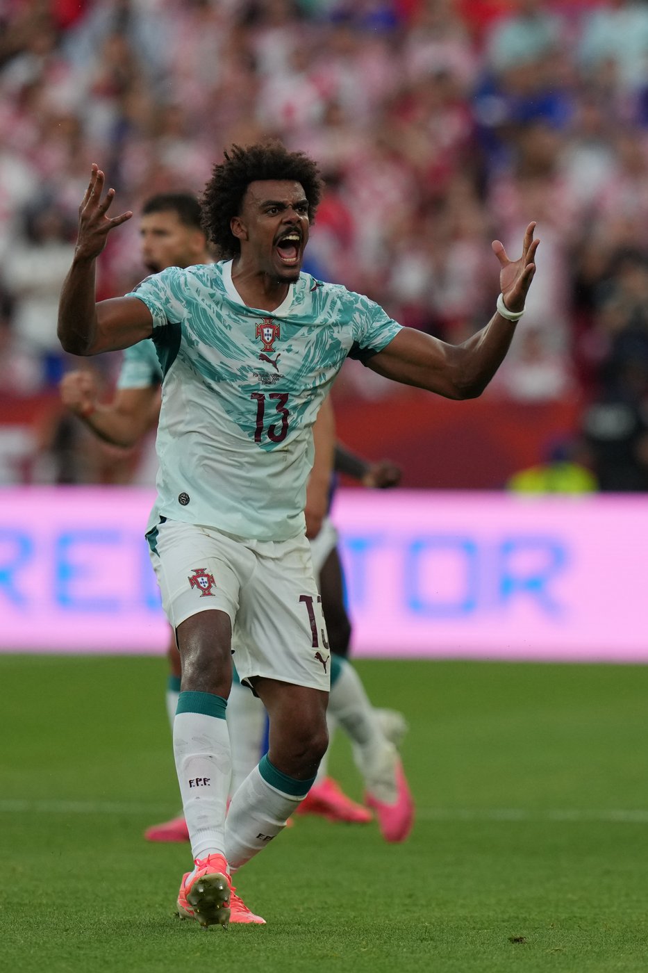 Ramos, Ronaldo score as Portugal rallies to beat Croatia 2-1 and advance to round of 16 | iNFOnews.ca Ramos, Ronaldo score as Portugal rallies to beat Croatia 2-1 and advance to round of 16 | iNFOnews.ca