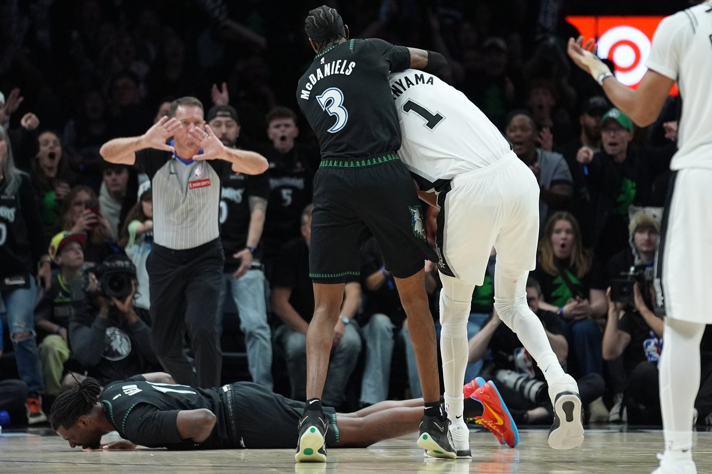 Wembanyama gets ejected early in Spurs-Wolves Game 4 for elbowing Reid and drawing a Flagrant 2 foul | iNFOnews.ca