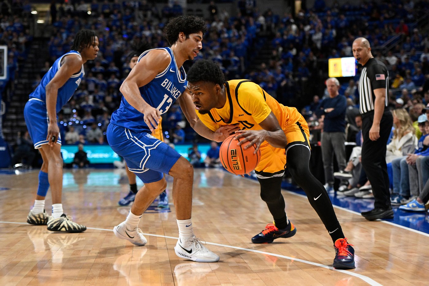Thames leads second-half rally, No. 18 Saint Louis beats VCU 88-75 as benches empty | iNFOnews.ca