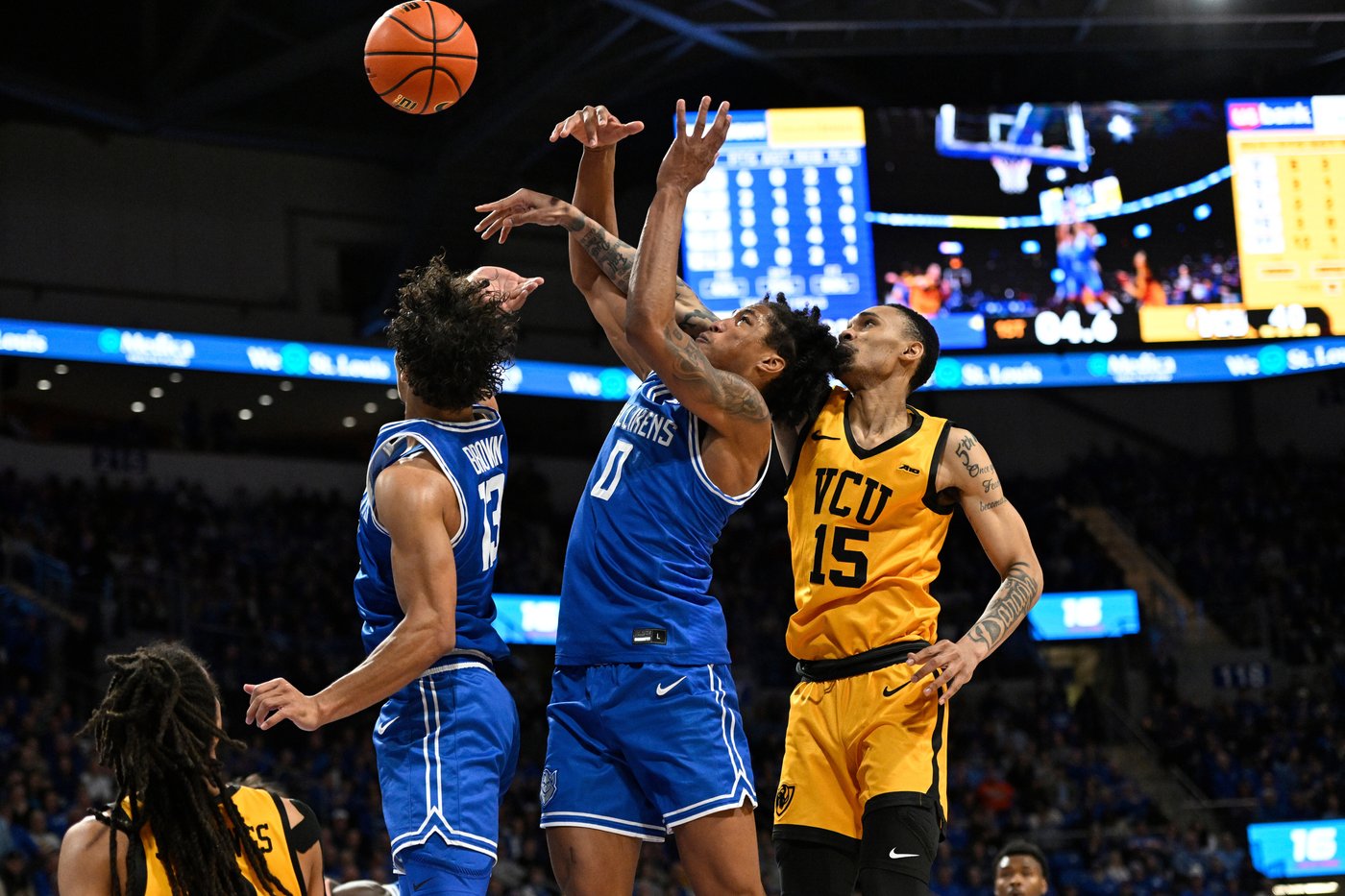 Thames leads second-half rally, No. 18 Saint Louis beats VCU 88-75 as benches empty | iNFOnews.ca