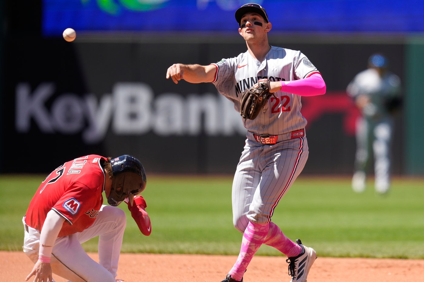 Clemens and Rojas lead Twins to 5-4 victory over Guardians | iNFOnews.ca