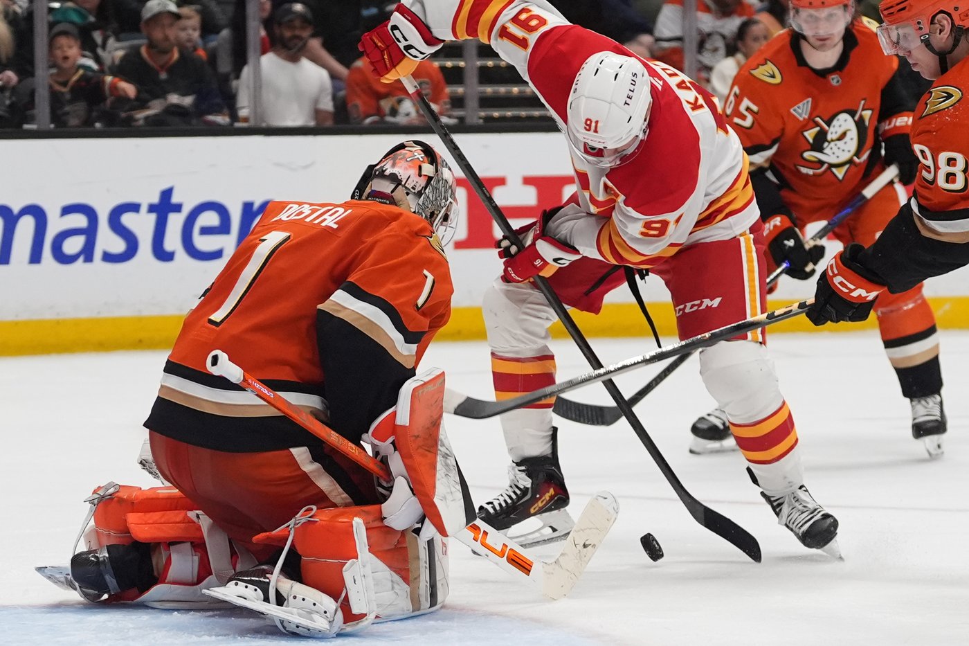 Gauthier scores twice as Ducks edge Flames 3-2 in shootout | iNFOnews.ca