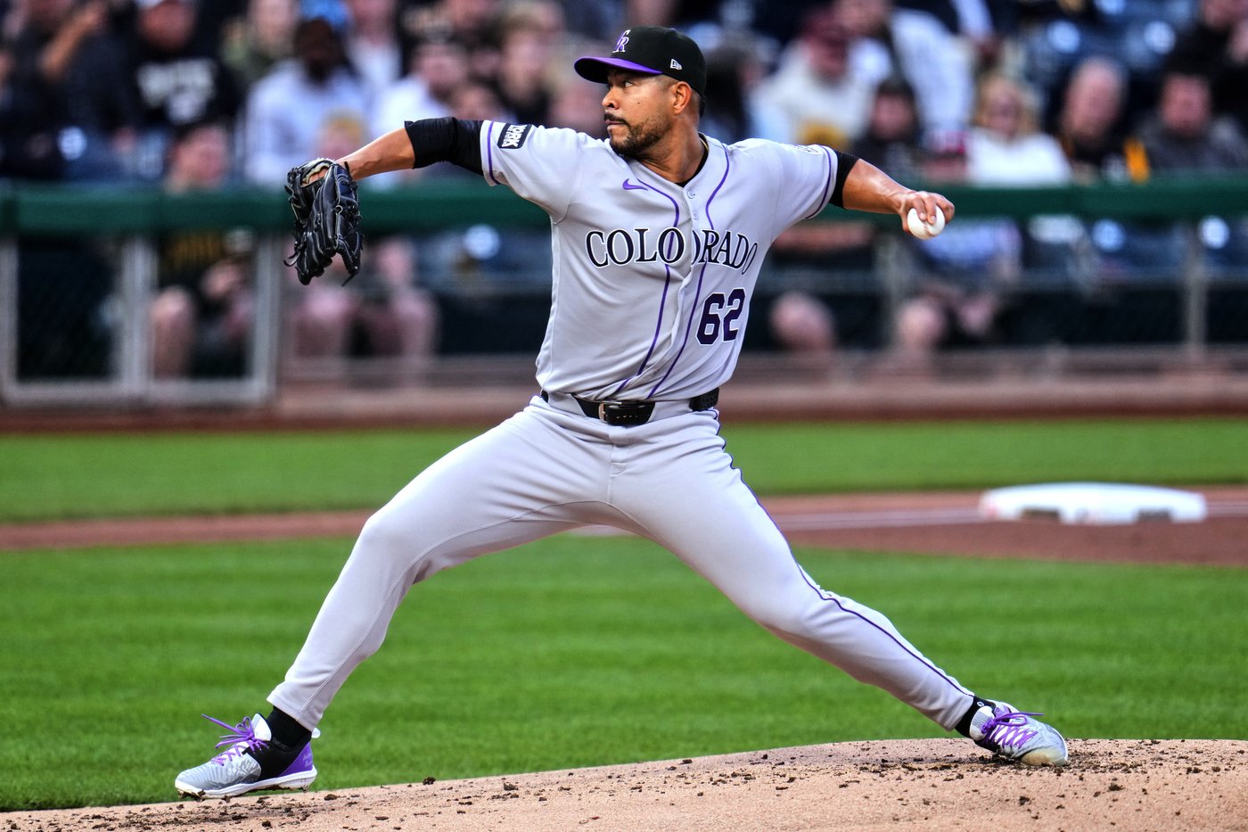 Moniak has 3 hits, McCarthy gets unassisted double play from LF as Rockies beat Pirates 10-4 | iNFOnews.ca