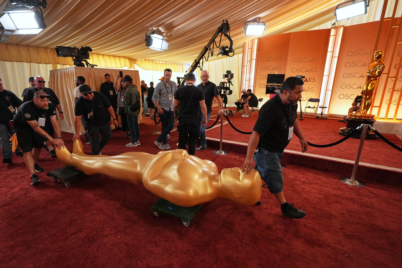 The day before the Oscars, the ‘Bridesmaids’ rehearsed | iNFOnews.ca