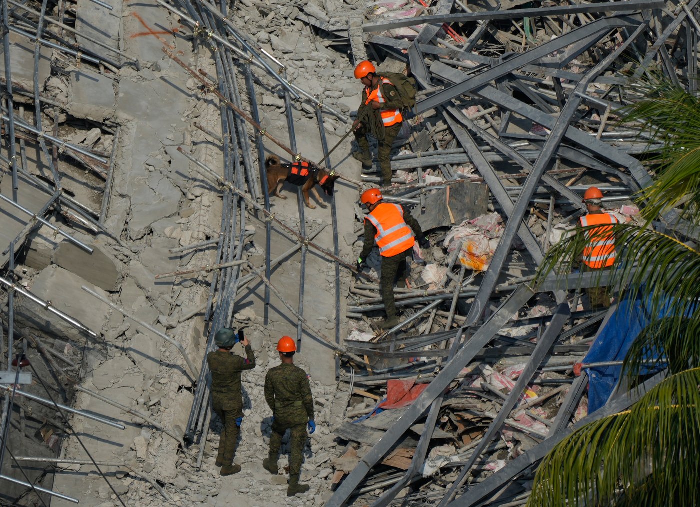 Photos show the aftermath of a building collapse in the Philippines | iNFOnews.ca