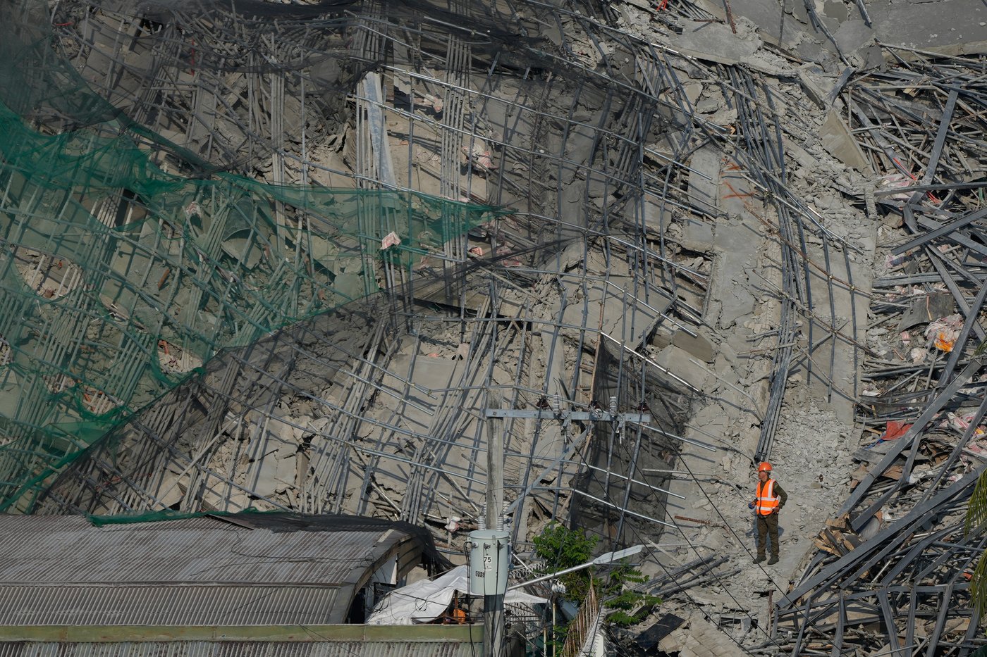 Photos show the aftermath of a building collapse in the Philippines | iNFOnews.ca
