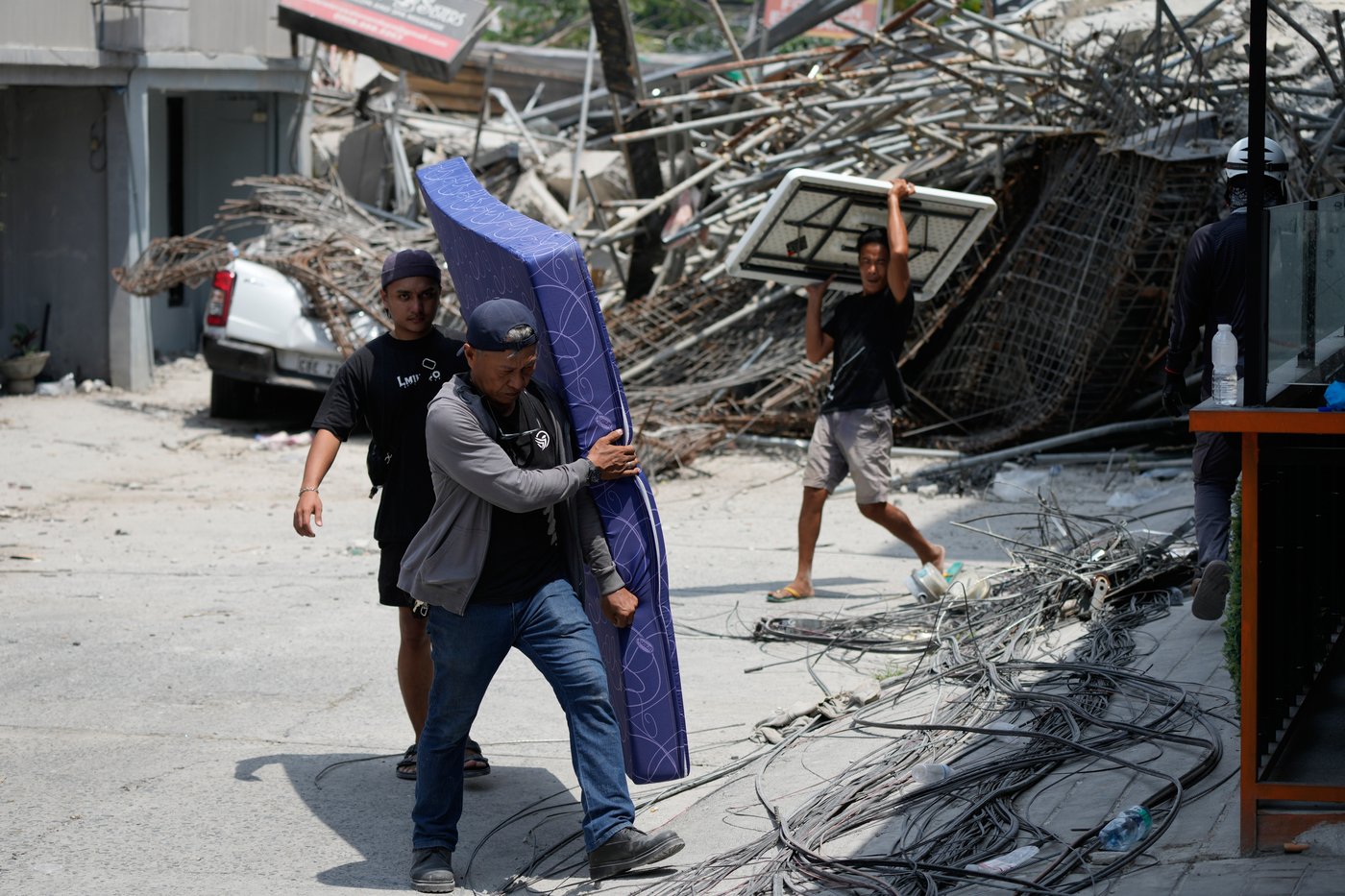 Photos show the aftermath of a building collapse in the Philippines | iNFOnews.ca