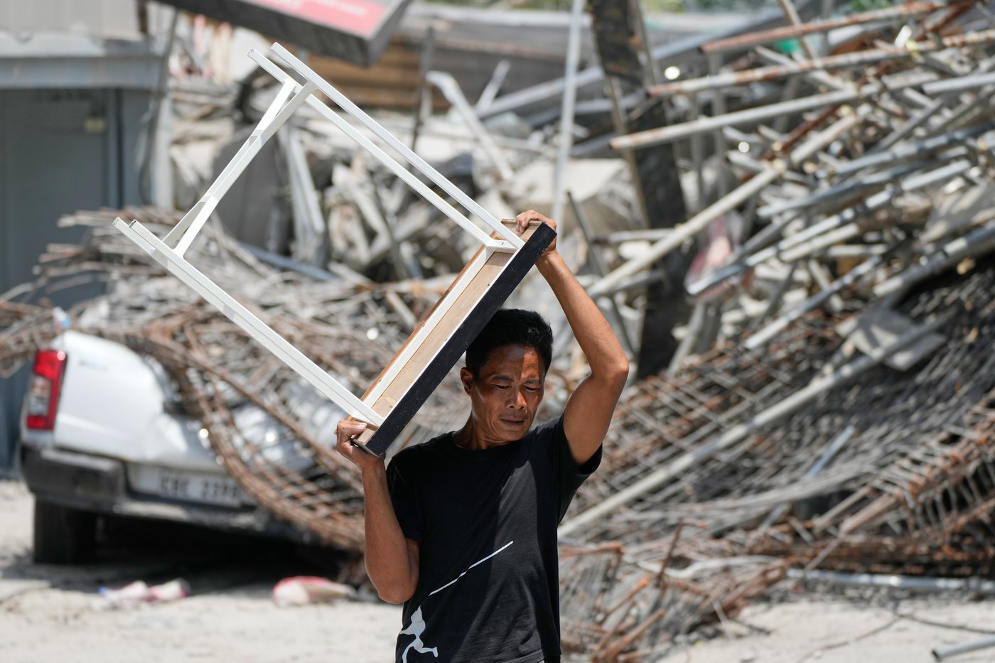 Photos show the aftermath of a building collapse in the Philippines | iNFOnews.ca