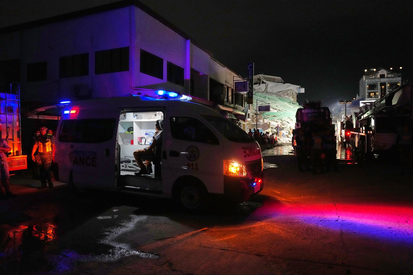 Photos show the aftermath of a building collapse in the Philippines | iNFOnews.ca
