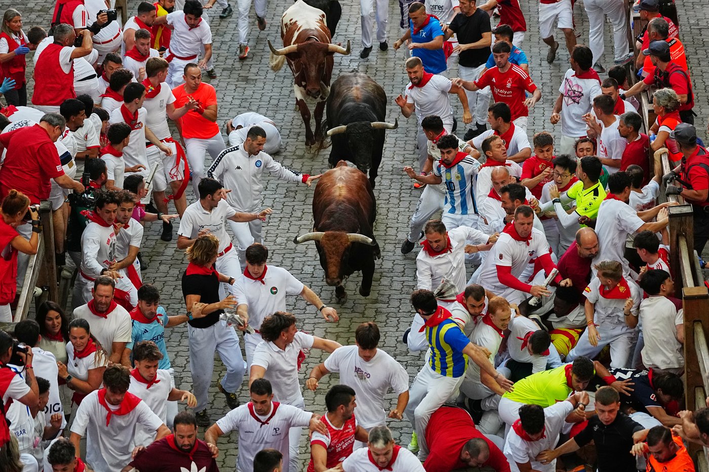 2 Spaniards gored as the San Fermin bull run festival concludes | iNFOnews.ca