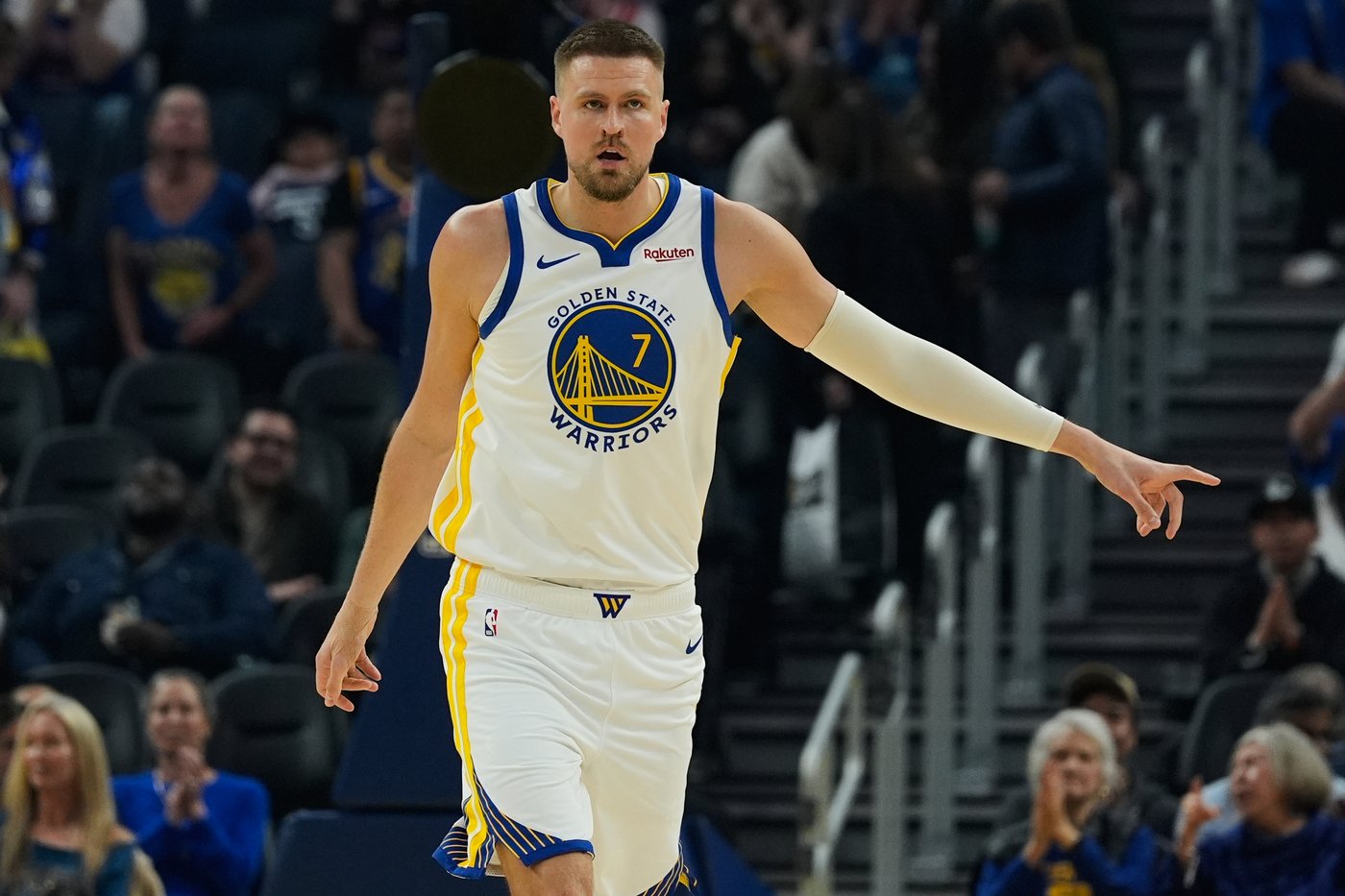 Anthony Edwards' 42 points lead Timberwolves to 127-117 win against undermanned Warriors | iNFOnews.ca