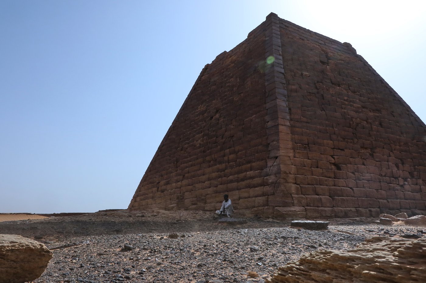 War and accumulating sand threaten Sudan’s Meroe pyramids, in photos | iNFOnews.ca