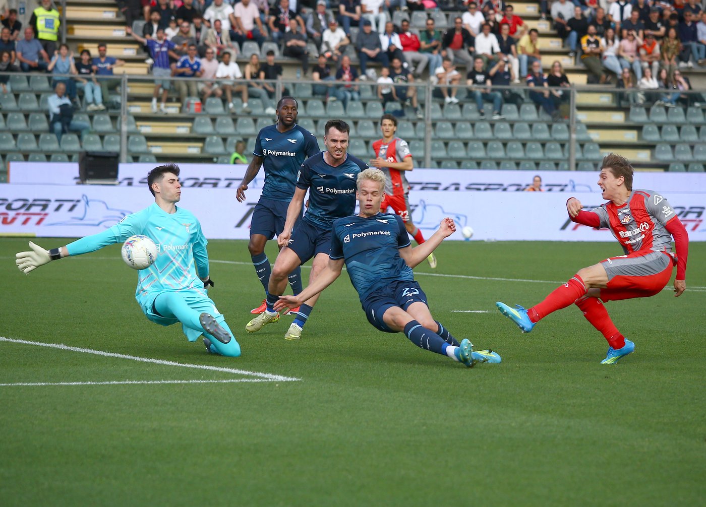 Roma thumps Fiorentina and Cremonese misses chance to boost survival chances | iNFOnews.ca Roma thumps Fiorentina and Cremonese misses chance to boost survival chances | iNFOnews.ca