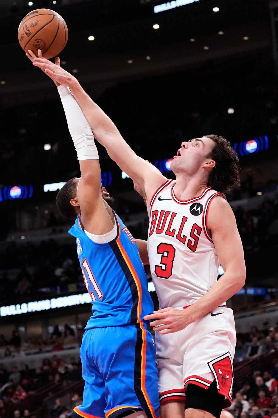 McCain scores 20 as Thunder beat Bulls 116-108 without Gilgeous-Alexander | iNFOnews.ca McCain scores 20 as Thunder beat Bulls 116-108 without Gilgeous-Alexander | iNFOnews.ca