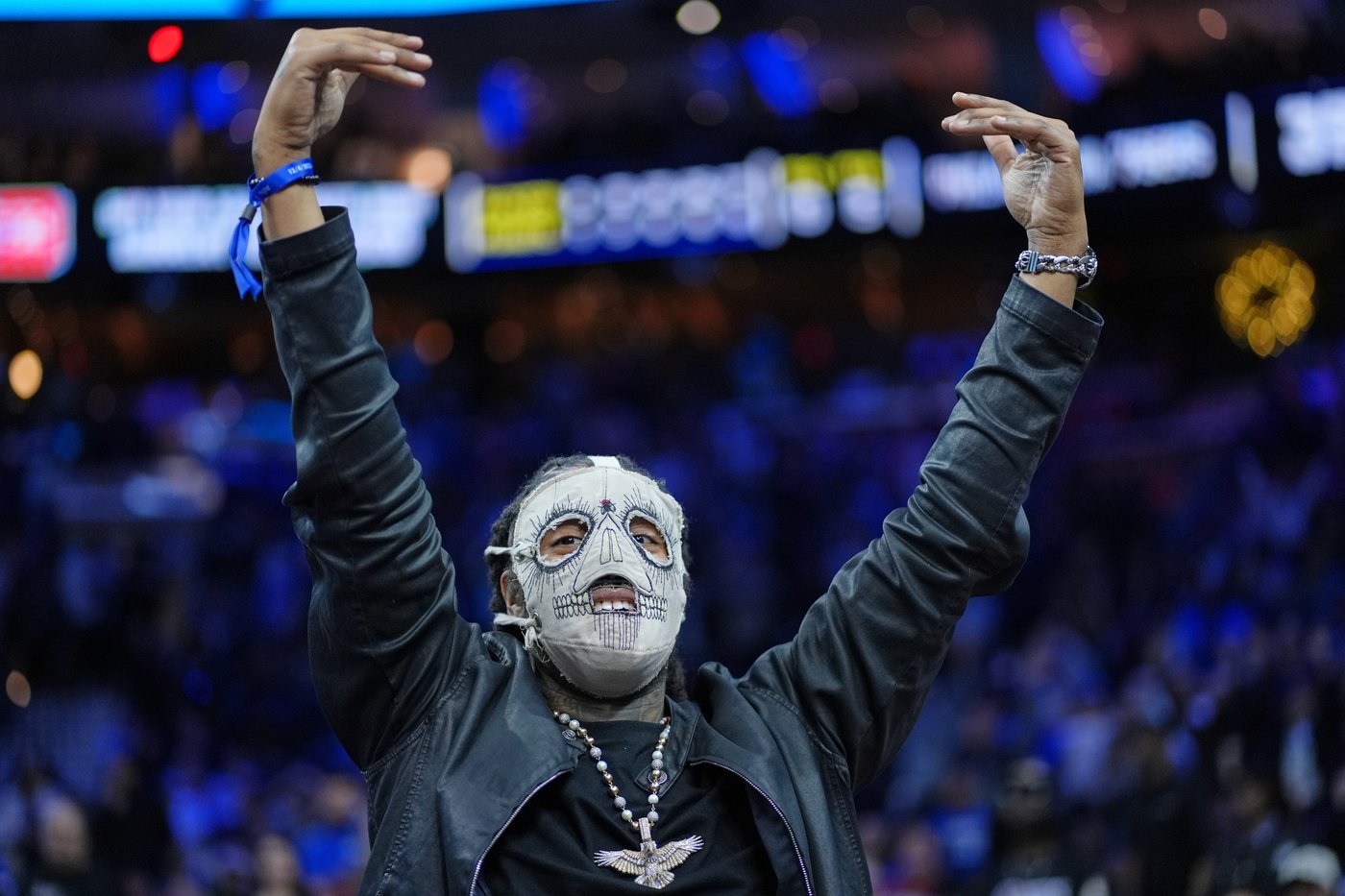 The '6-7' craze is going strong at NBA and college basketball games | iNFOnews.ca