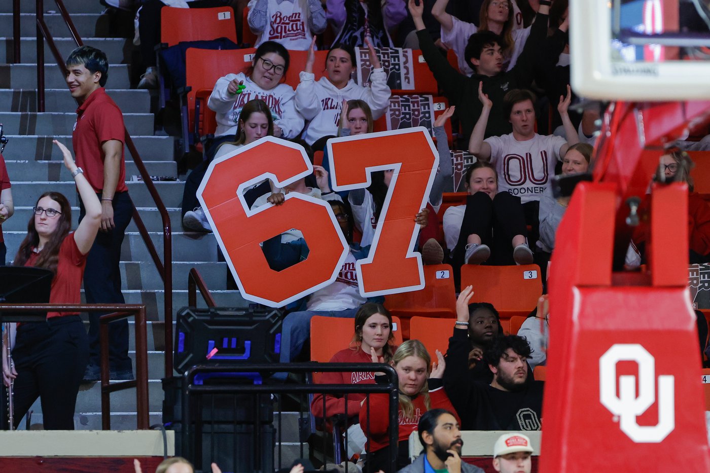 The '6-7' craze is going strong at NBA and college basketball games | iNFOnews.ca