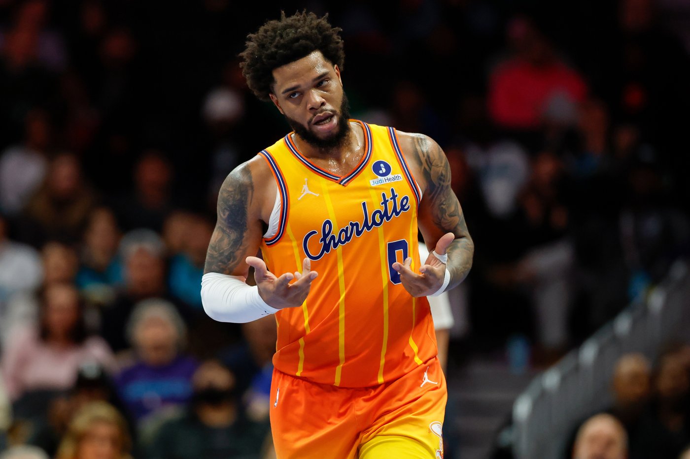 The '6-7' craze is going strong at NBA and college basketball games | iNFOnews.ca